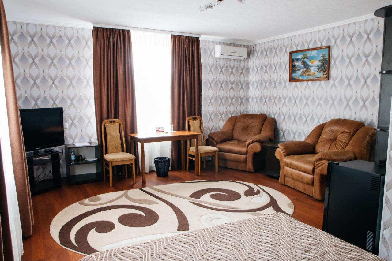 Гостинний Двір "Марія" Hotell Kropyvnytskyj Exteriör bild