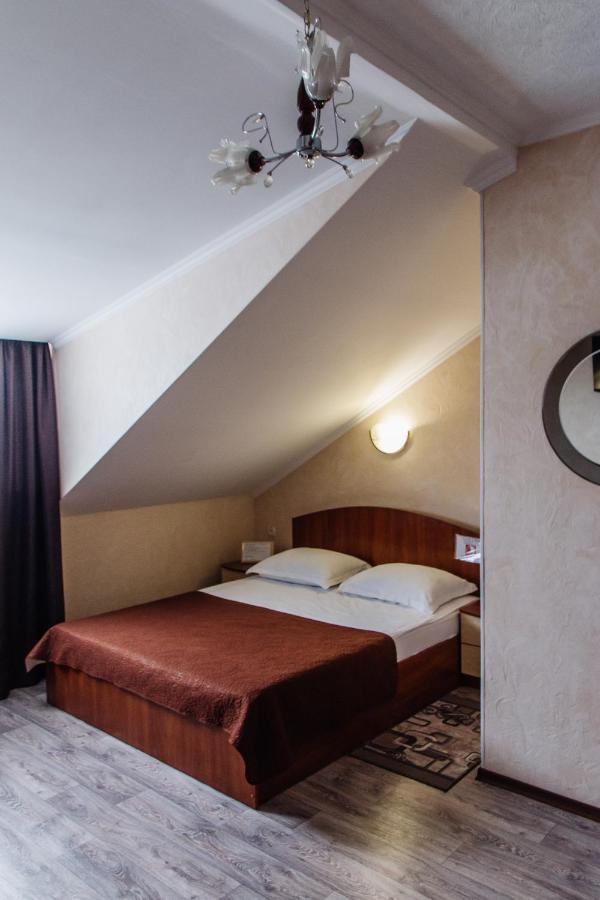 Гостинний Двір "Марія" Hotell Kropyvnytskyj Exteriör bild